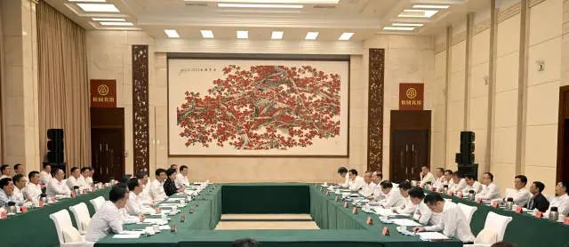 福建省党政代表团到广药集团东升国际官网调研